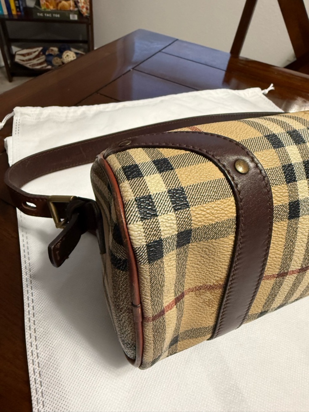✨👜SOLD👜🍾✨Auth. Vintage Burberry London Nova Check Barrel Baguette Bag Plaid Tan - Picture 4 of 10